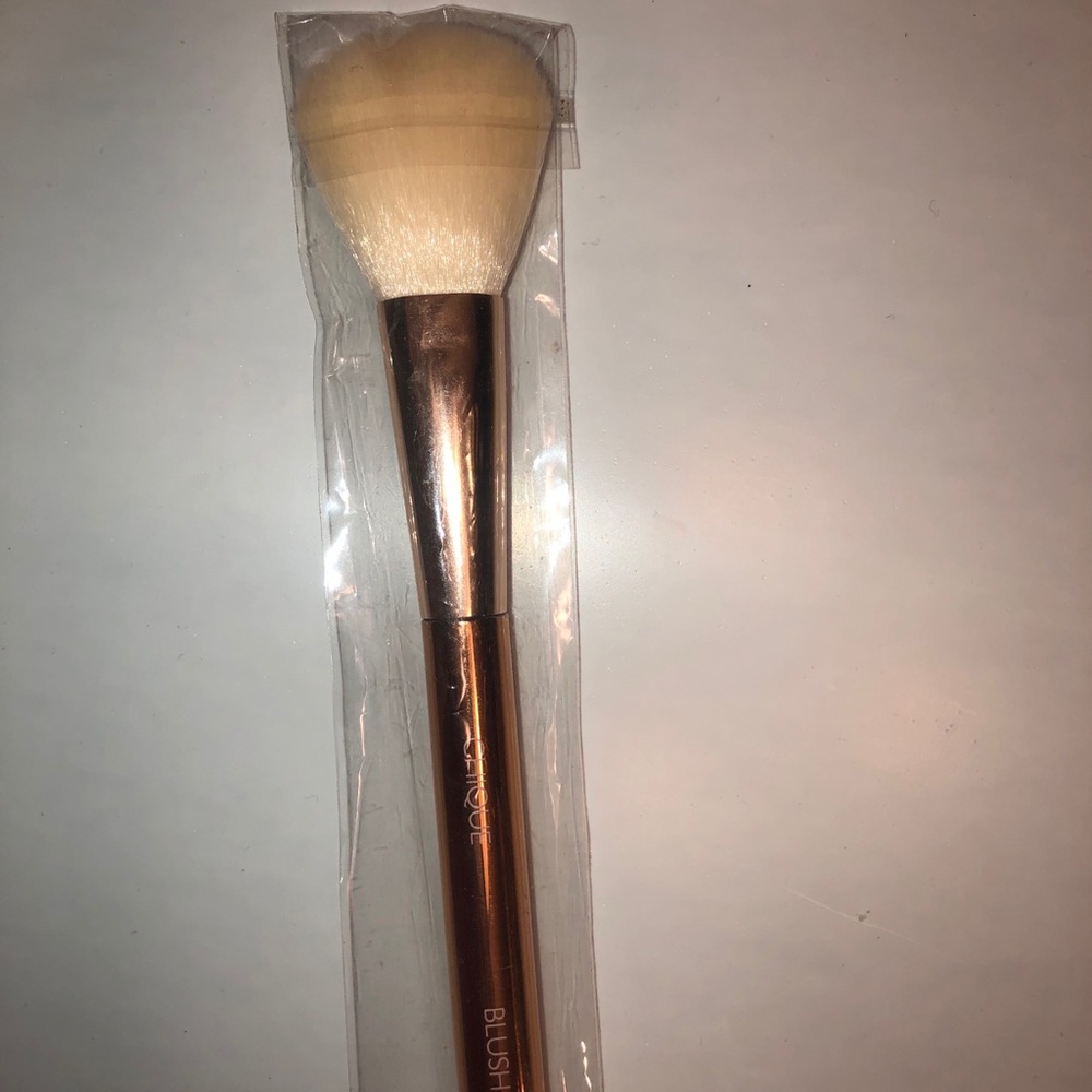 COPY - Clique Blush Brush